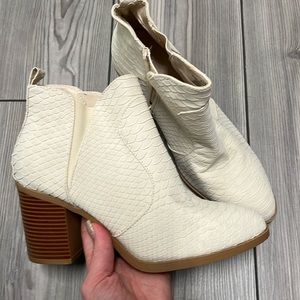 Altard State white booties 🤍